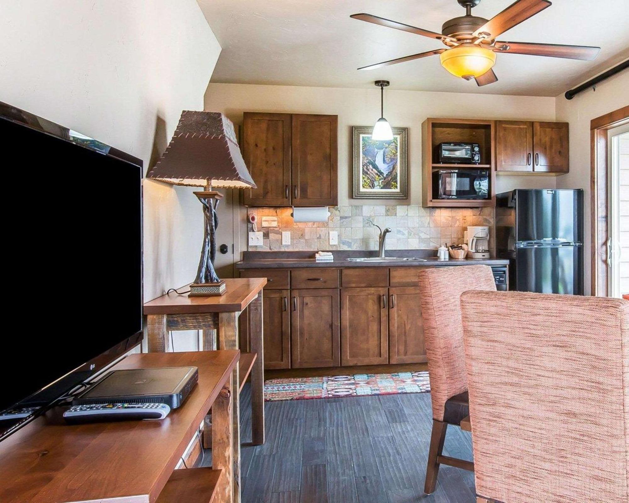 Yellowstone Valley Lodge, Ascend Hotel Collection Pray Bagian luar foto