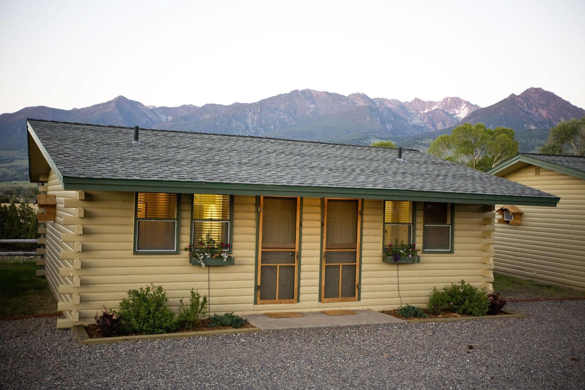 Yellowstone Valley Lodge, Ascend Hotel Collection Pray Bagian luar foto